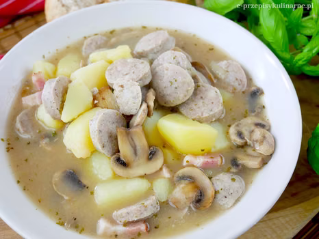 Zalewajka z pieczarkami i kiełbasą - prosta i sycąca zupa