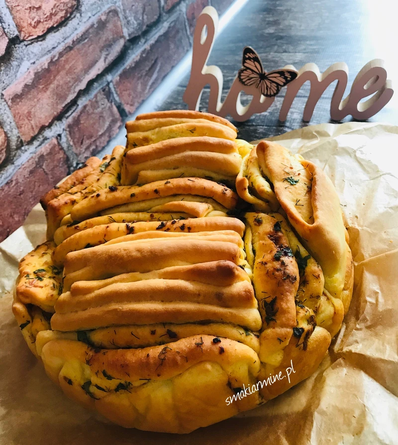 Chlebek czosnkowo-ziołowy (odrywany)