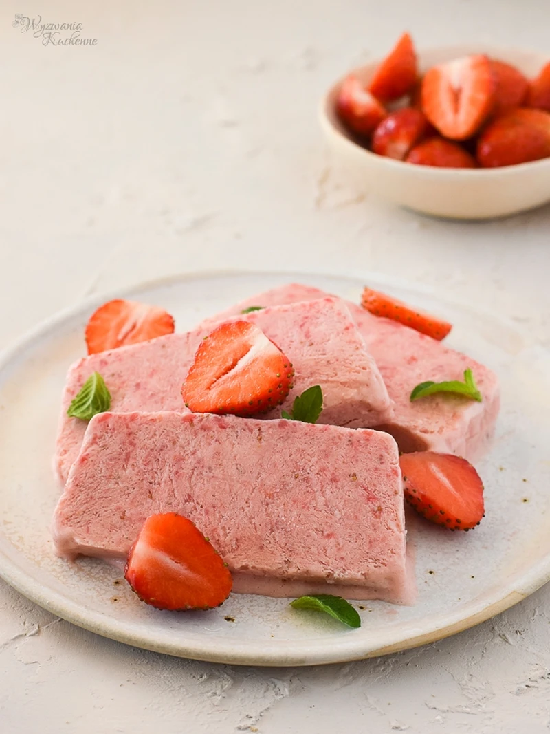 Semifreddo truskawkowe