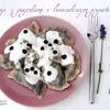 Pierogi z jagodami i lawendowym sosem jogurtowym