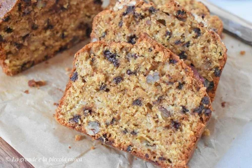 Chlebek bananowy z czekoladą i orzechami