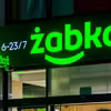 Zakaz wstępu dla klientów z ulicy? Żabka otwiera “ciemne sklepy”