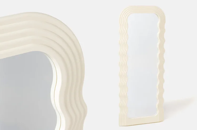 Zdjęcie Te lustra z Pepco robią furorę w mieszkaniach i są w super cenie! Neutralny kolor, urocza falista ramka- optycznie powiększą pokój #2