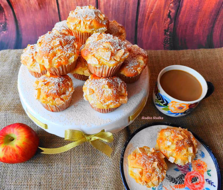 Muffiny jogurtowe z jabłkami.