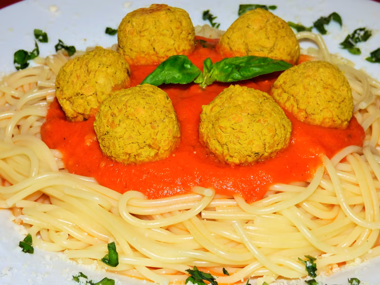Spaghetti z pulpetami z soczewicy (wegańskie)