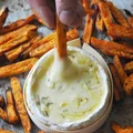 Pieczony camembert z frytkami z batatów