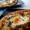 Ciasto francuskie zapiekane z jajem i bardzo aromatyczny farszem