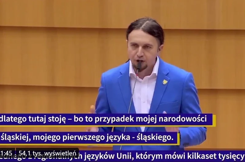 Polski europoseł HITEM internetu! Przerwano tłumaczenie jego wypowiedzi