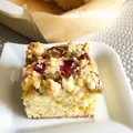 Ciasto łyżką mieszane z rabarbarem i kruszonką