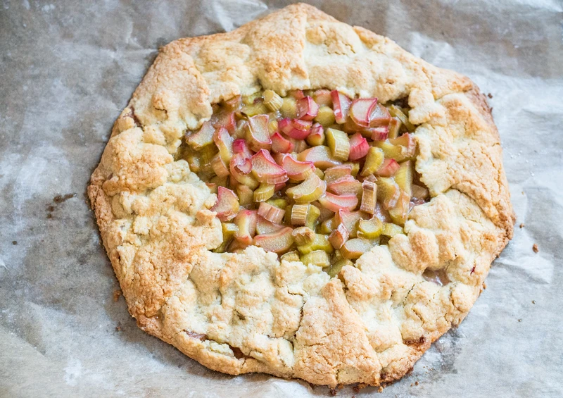 Rustykalna tarta z rabarbarem bez glutenu