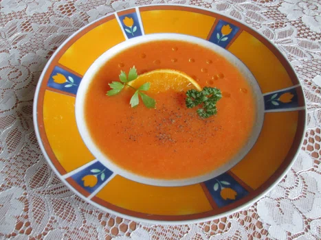 Zupa marchewkowa z pomarańczą