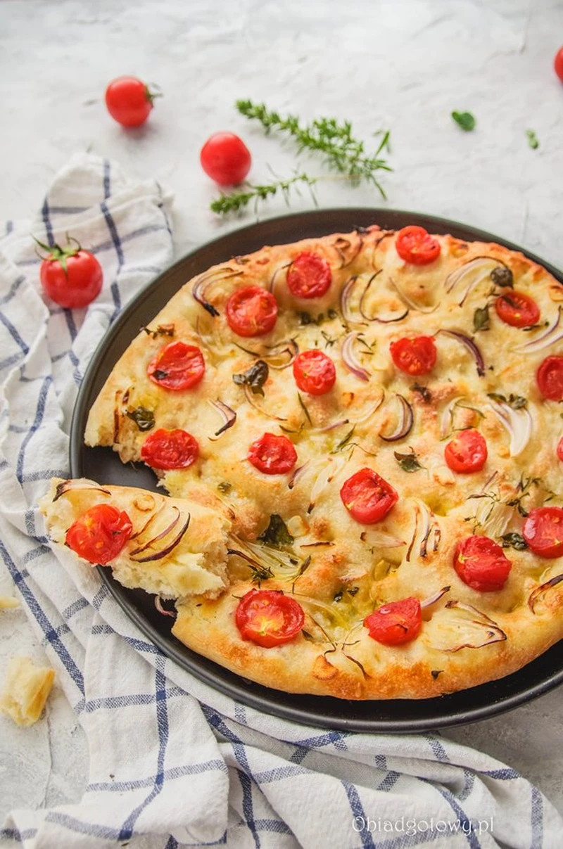 Focaccia z pomidorami