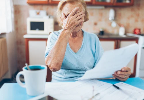 Emeryci czekali na tę decyzję. Wiemy, co z dopłatami do prądu w 2026