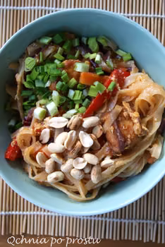 Prosty domowy Pad Thai z tofu