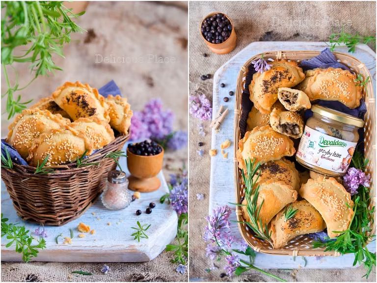 Sezamowe pierożki z leśnym farszem