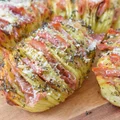 Pieczone ziemniaki Hasselback z szynką parmeńską