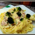 Tagiatelle z brokułami i sosem serowym