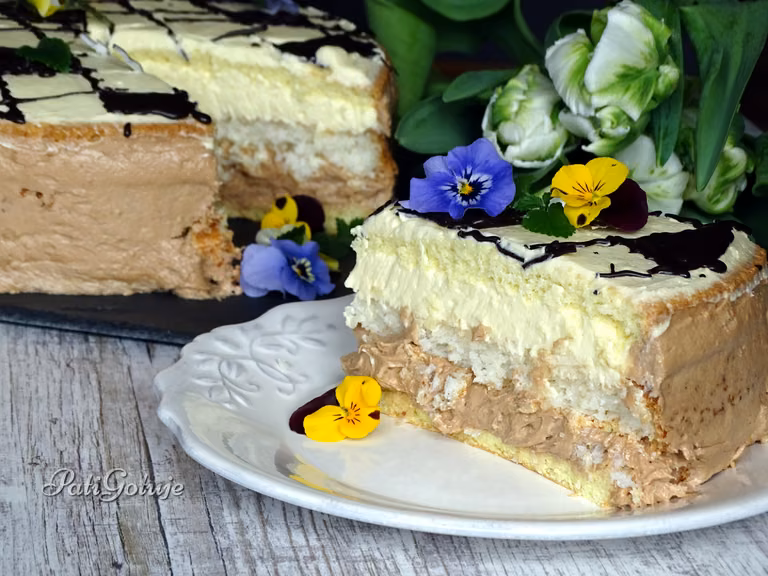 Tort z kokosową wkładką i masą budyniową