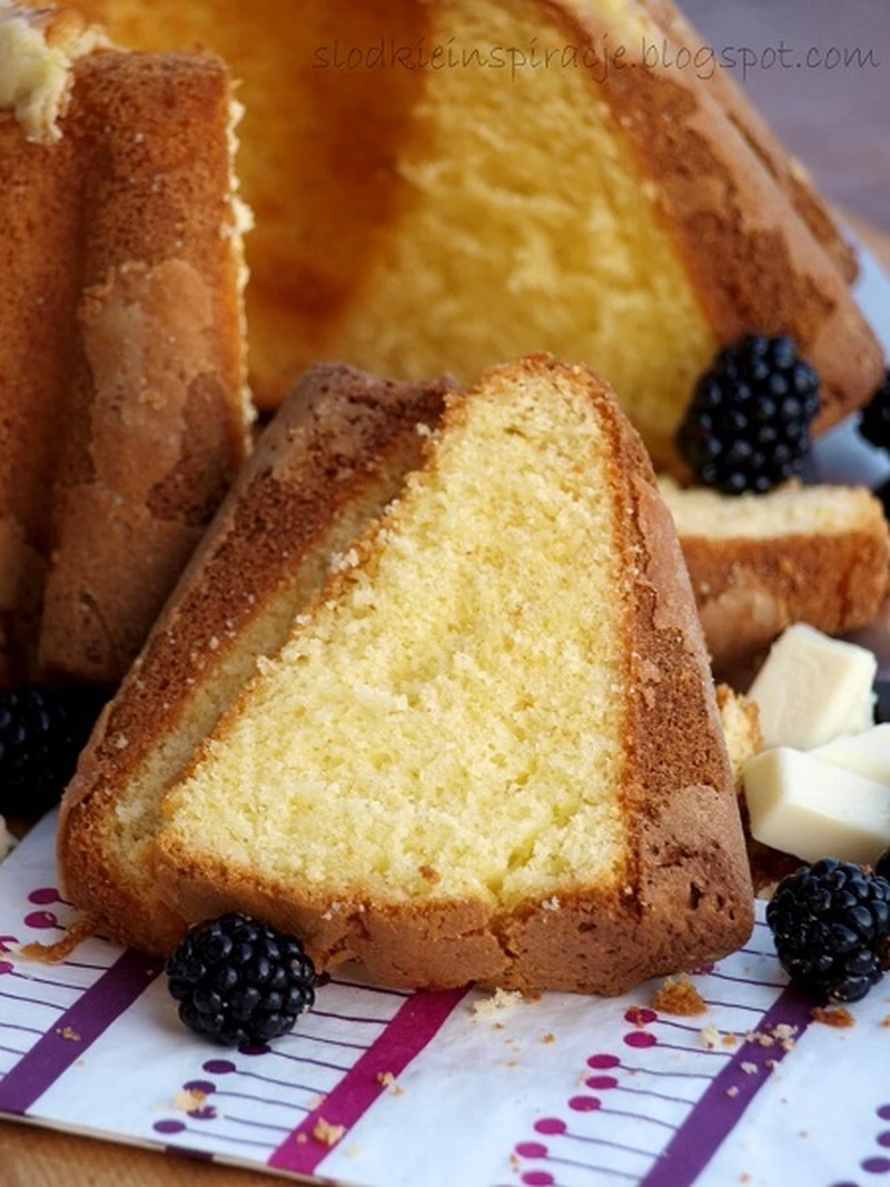 Waniliowa babka z białą czekoladą