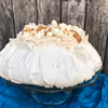 Tort Pavlova z karmelem i pop cornem