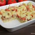Zapiekanka kalafiorowa z pomidorem i kiełbasą
