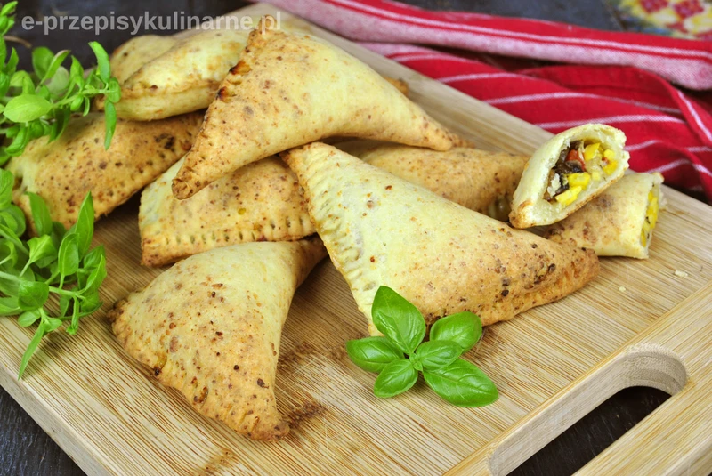 Pierogi z ciasta twarogowego z warzywami