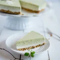 WEGAŃSKI „SERNIK” Z HERBATĄ MATCHA