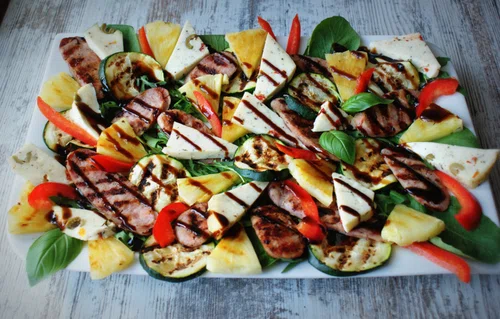 Sałatka FIT z grillowanego ananasa