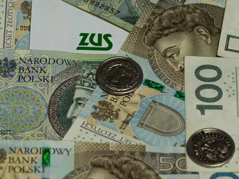 Jeszcze w marcu 1269 zł od ZUS! Od kwietnia stawki idą w górę: Wystarczy złożyć wniosek!