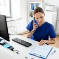 Nocna i świąteczna opieka zdrowotna przez telefon? Nowy plan rządu