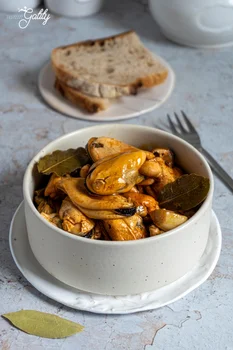 Małże w escabeche, czyli marynacie octowo-paprykowej