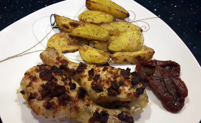 KURCZAK W SUSZONYCH POMIDORACH