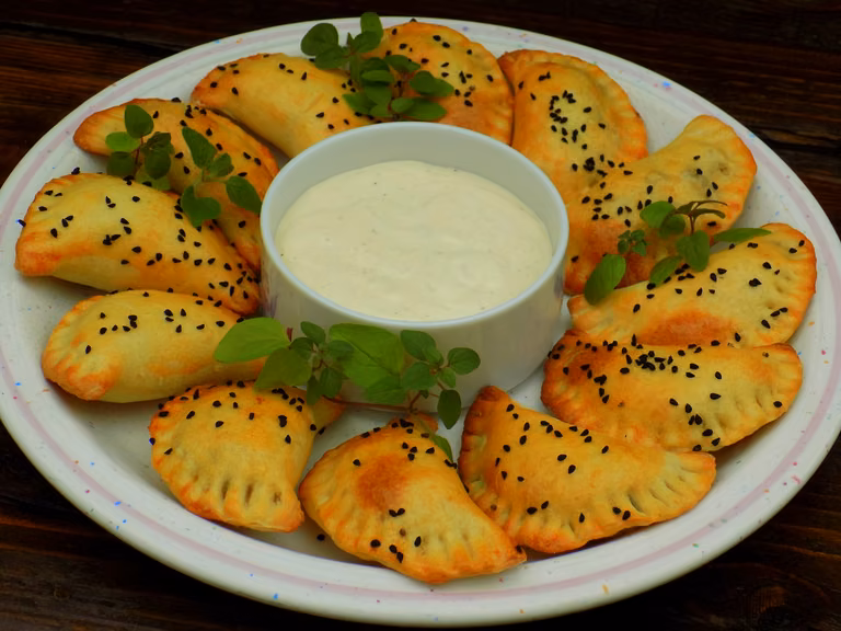 pieczone pierogi z kapustą i kaszą
