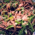 Sałatka z makaronem soba