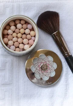 Meteorites Guerlain - pastele na twarzy