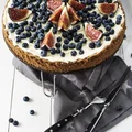 PEŁNOZIARNISTA TARTA Z FIGAMI I BORÓWKAMI