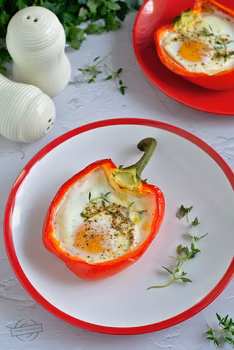 Papryka zapiekana z jajkiem i mozzarellą