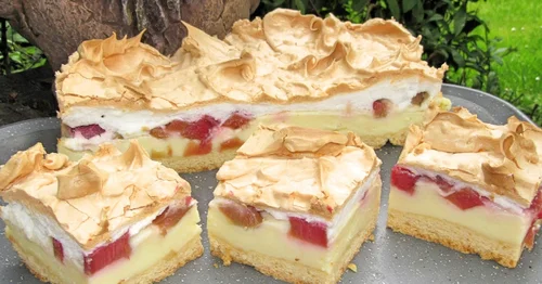Najlepsze ciasto z rabarbarem, budyniem i bezą-łatwe i pyszne+FILM