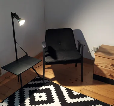 lampa  ze stolikiem patyczakiem z PRL - odnawianie