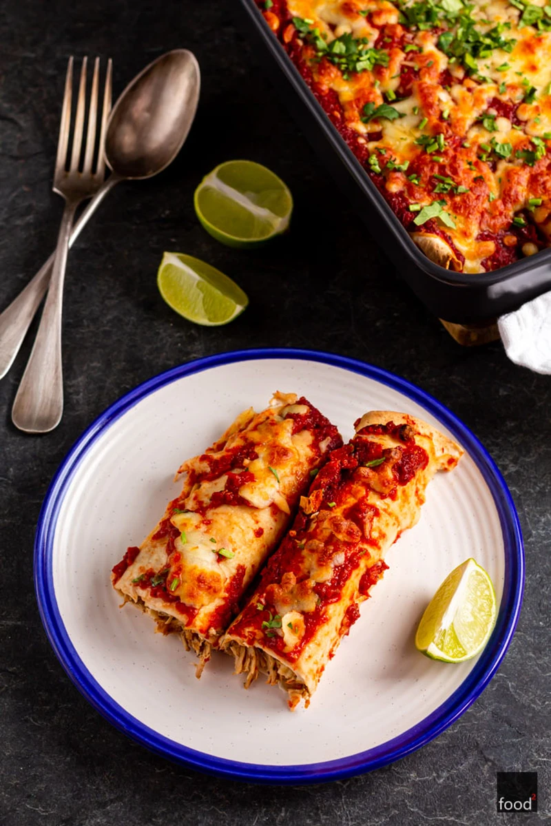 Enchiladas rojas z szarpaną wieprzowiną i chipotle