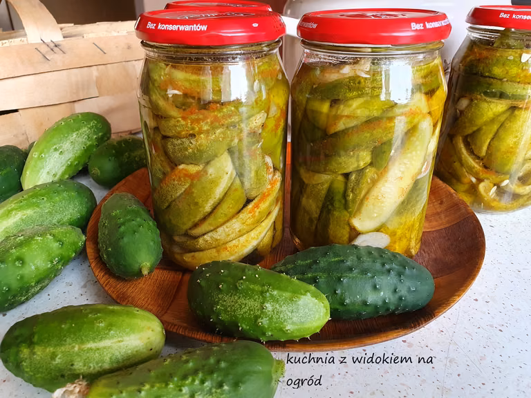 Ogórki krokodylki z chili i czosnkiem na zimę. Domowe przetwory.