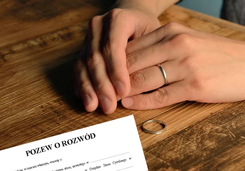 Jak napisać pozew o rozwód? Te 2 elementy są kluczowe