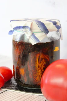 Przepis na suszone pomidory w oleju lub w oliwie