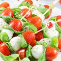 Koreczki Caprese