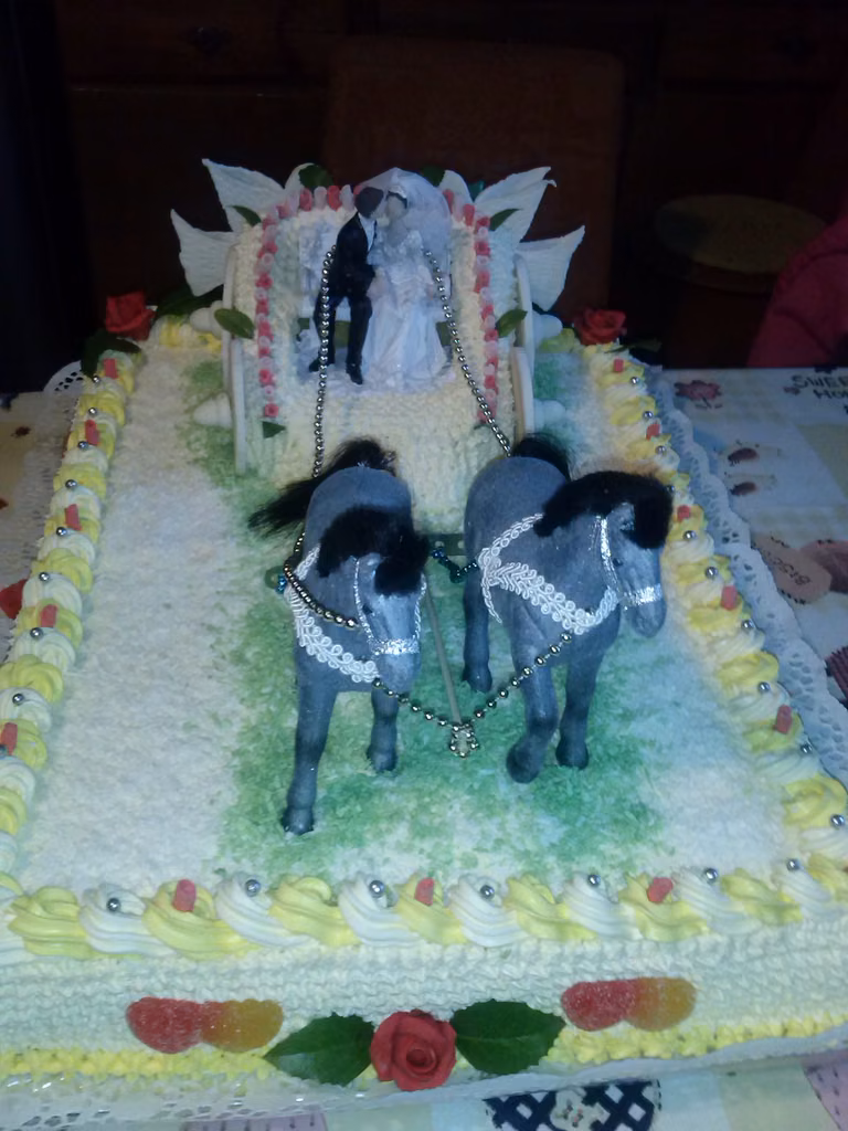 Tort ślubny powóz
