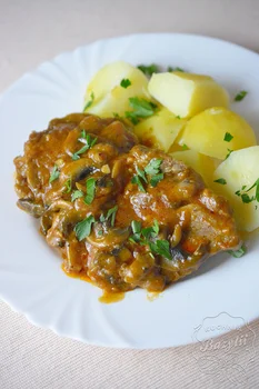 Karkówka z pieczarkami