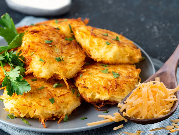 Zdjęcie Zamień zwykłe placki ziemniaczane na ten chrupiący przysmak. Wystarczy jeden składnik! #1