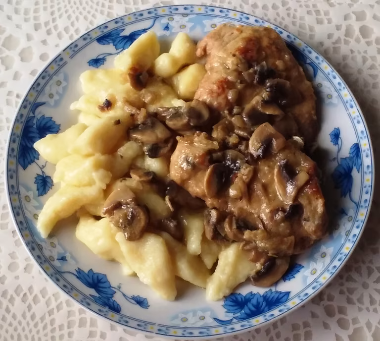 Kotlety schabowe w sosie pieczarkowym