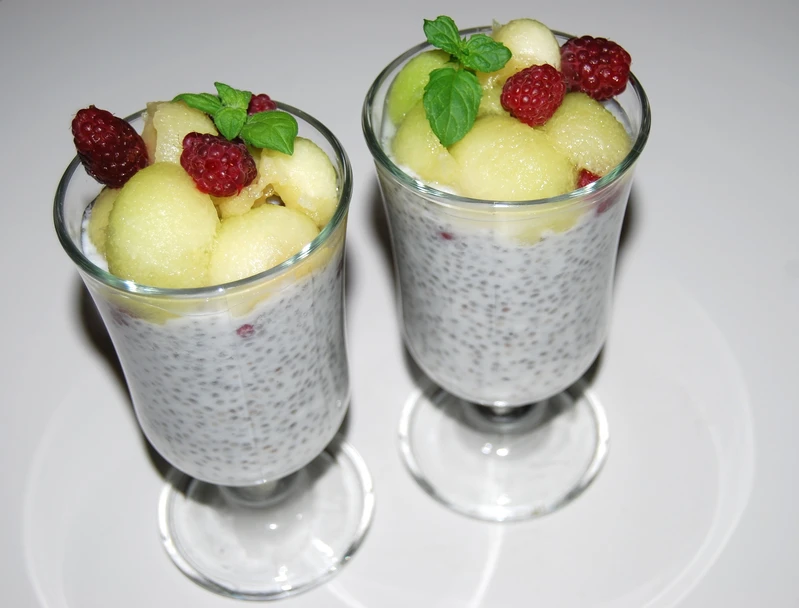 Deser jogurtowy z chia i  melonem