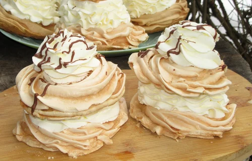 Przepis na Hiszpany, torciki bezowe z bitą śmietaną , proste i przepyszne +FILM